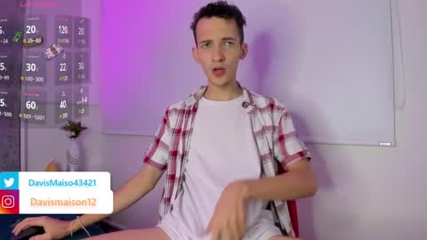 Snapshot of maisondavis_ chatting on 03/12/25, 10:17 Maison Davis online show from 03/12/25, 10:17