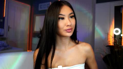 Snapshot of maistream chatting on 11/18/25, 07:40 Mai online show from 11/18/25, 07:40