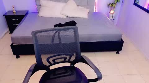 Snapshot of maite_stone1 chatting on 11/21/25, 04:11 MAITE STONE1 online show from 11/21/25, 04:11