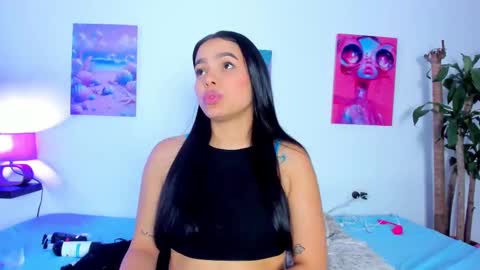 Snapshot of maithe_022 chatting on 09/13/25, 07:02 mai online show from 09/13/25, 07:02