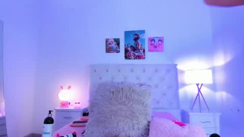 Snapshot of maithe_022 chatting on 05/19/26, 06:58 mai online show from 05/19/26, 06:58