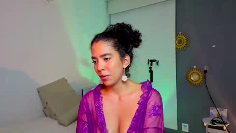 Snapshot of maithe_perroni chatting on 02/16/26, 11:34 Lauu online show from 02/16/26, 11:34