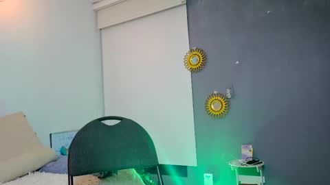 Snapshot of maithe_perroni chatting on 02/20/26, 12:18 Lauu online show from 02/20/26, 12:18