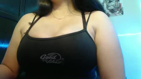 Snapshot of maitte_22 chatting on 12/14/24, 02:12 Hello friends Im on another account    online show from 12/14/24, 02:12