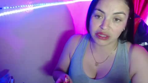 Snapshot of maitte_22 chatting on 12/27/24, 03:20 Hello friends Im on another account    online show from 12/27/24, 03:20