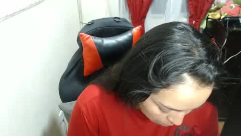 Snapshot of maitte_22 chatting on 01/20/25, 01:28 Hello friends Im on another account    online show from 01/20/25, 01:28