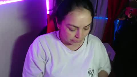 Snapshot of maitte_22 chatting on 01/26/25, 12:26 Hello friends Im on another account    online show from 01/26/25, 12:26