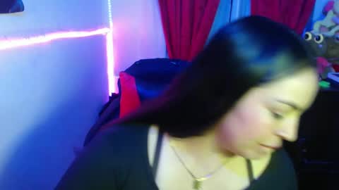 Snapshot of maitte_22 chatting on 01/31/25, 04:14 Hello friends Im on another account    online show from 01/31/25, 04:14