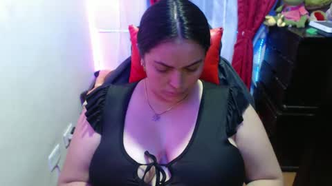 Snapshot of maitte_22 chatting on 02/07/25, 08:11 Hello friends Im on another account    online show from 02/07/25, 08:11