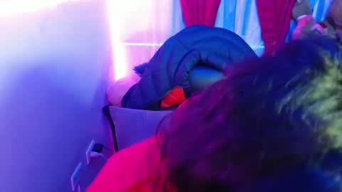 Snapshot of maitte_22 chatting on 02/18/25, 01:21 Hello friends Im on another account    online show from 02/18/25, 01:21