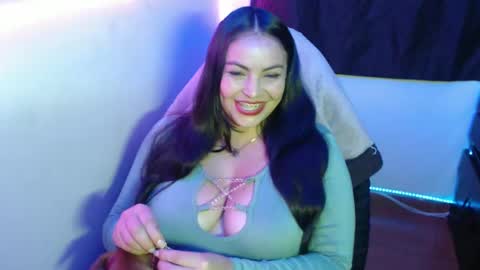 Snapshot of maitte_22 chatting on 02/22/25, 01:55 Hello friends Im on another account    online show from 02/22/25, 01:55