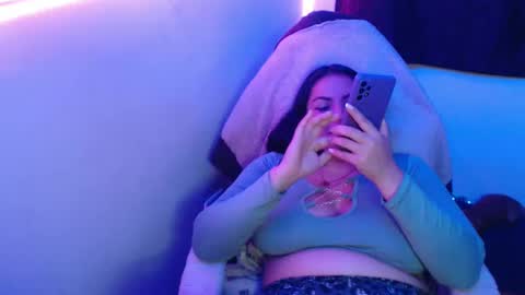 Snapshot of maitte_22 chatting on 02/22/25, 05:34 Hello friends Im on another account    online show from 02/22/25, 05:34