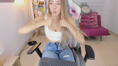 Snapshot of majo_gomez chatting on 12/11/24, 09:34 Majo online show from 12/11/24, 09:34