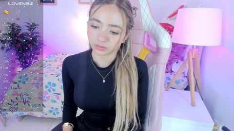 Snapshot of majo_gomez chatting on 12/23/24, 10:44 Majo online show from 12/23/24, 10:44