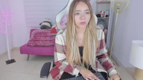 Snapshot of majo_gomez chatting on 12/30/24, 10:34 Majo online show from 12/30/24, 10:34