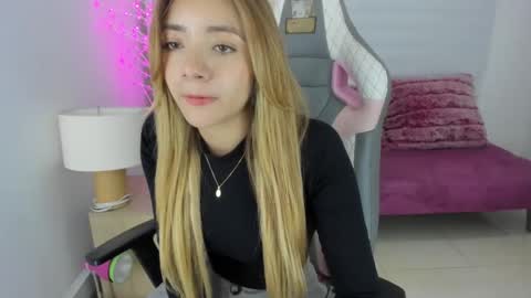 Snapshot of majo_gomez chatting on 02/10/25, 10:19 Majo online show from 02/10/25, 10:19