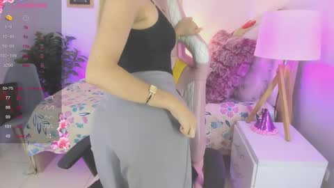 Snapshot of majo_gomez chatting on 02/26/25, 06:00 Majo online show from 02/26/25, 06:00