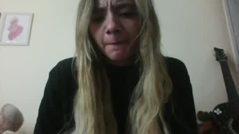 majo_gomezz online show from 11/17/25, 11:10