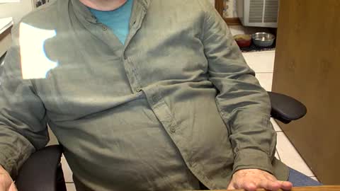 Snapshot of majormike34 chatting on 12/11/24, 03:05 majormike34 online show from 12/11/24, 03:05