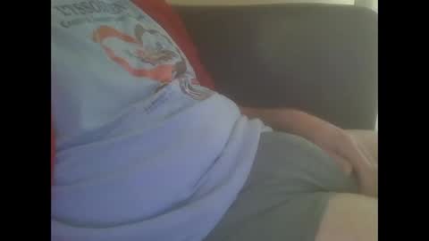 Snapshot of majoster chatting on 12/27/24, 02:43 majoster online show from 12/27/24, 02:43