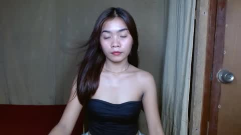 Snapshot of makeme_wettt chatting on 02/11/25, 08:05 makeme_wettt online show from 02/11/25, 08:05