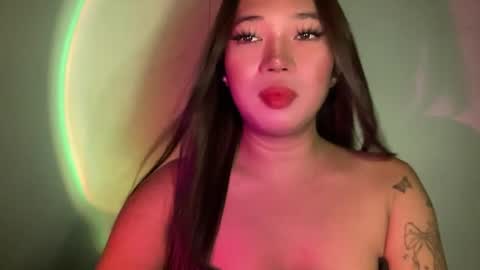 Snapshot of makemesquirt_xxx chatting on 06/22/26, 01:51 KEANA online show from 06/22/26, 01:51