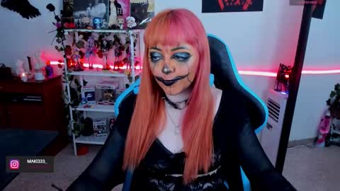 Snapshot of makii_33 chatting on 10/10/25, 09:36 ...  ... online show from 10/10/25, 09:36