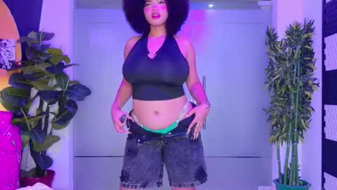 Snapshot of malaikabrown chatting on 10/21/25, 12:17 online show from 10/21/25, 12:17