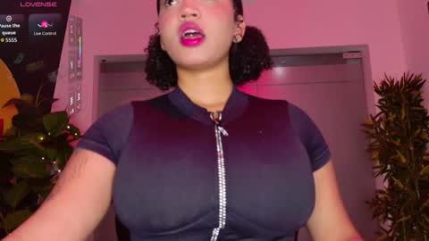 Snapshot of malaikabrown chatting on 11/24/25, 12:27 online show from 11/24/25, 12:27