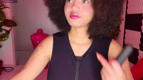 Snapshot of malaikabrown chatting on 11/25/25, 12:16 online show from 11/25/25, 12:16