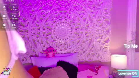 Snapshot of malaikabrown chatting on 05/17/26, 04:32 online show from 05/17/26, 04:32