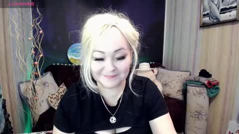 Snapshot of maleficentgold chatting on 02/26/25, 08:15 Madlen online show from 02/26/25, 08:15