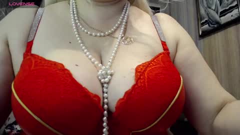 Snapshot of maleficentgold chatting on 02/27/25, 12:56 Madlen online show from 02/27/25, 12:56
