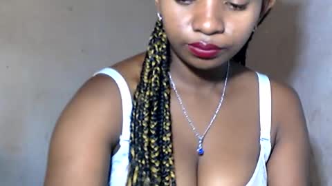 malinah01 online show from 01/28/25, 08:36