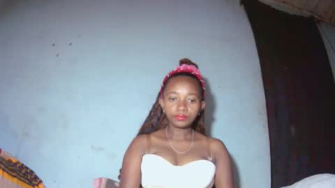 malinah01 online show from 09/18/25, 04:25