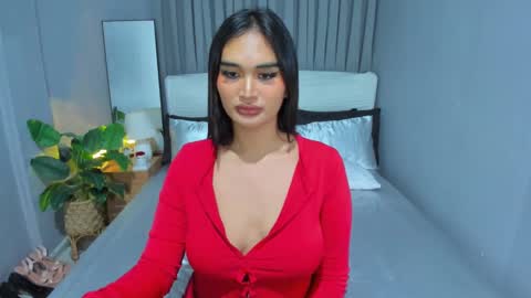 Snapshot of mallorygil chatting on 12/06/24, 05:53 Mallory online show from 12/06/24, 05:53