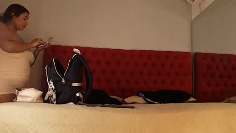 Lory  online show from 04/14/26, 07:09