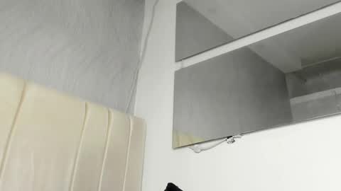 Lory  online show from 04/21/26, 01:42