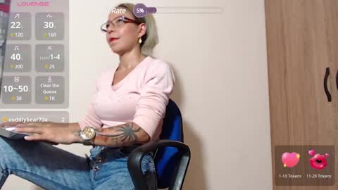 Snapshot of malory_golosa chatting on 01/22/25, 01:42 Malory online show from 01/22/25, 01:42