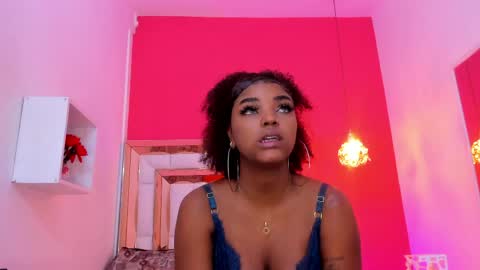 Snapshot of malu_horny_69 chatting on 05/05/26, 11:40 Melanie online show from 05/05/26, 11:40