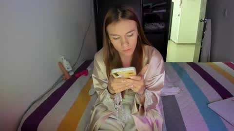 instagram  nueela   online show from 12/02/24, 12:41