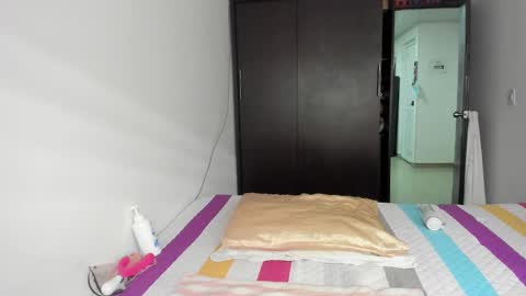 instagram  nueela   online show from 12/09/24, 08:33