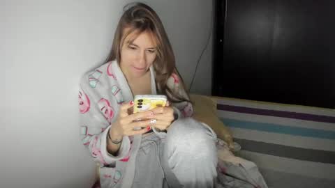 instagram  nueela   online show from 12/16/24, 11:18