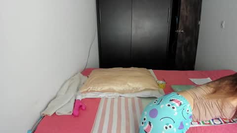 instagram  nueela   online show from 12/24/24, 06:06