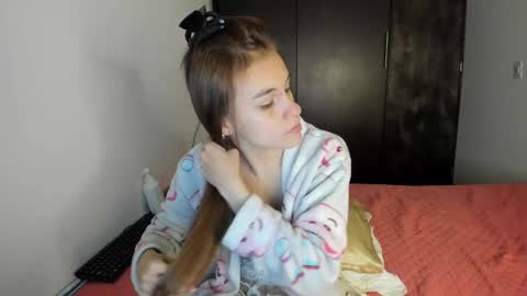 instagram  nueela   online show from 01/03/25, 11:33