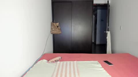 instagram  nueela   online show from 01/11/25, 12:44