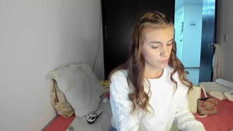 instagram  nueela   online show from 01/21/25, 12:46