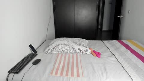 instagram  nueela   online show from 02/01/25, 10:44