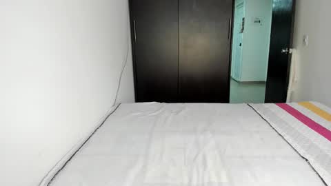 instagram  nueela   online show from 02/16/25, 08:11