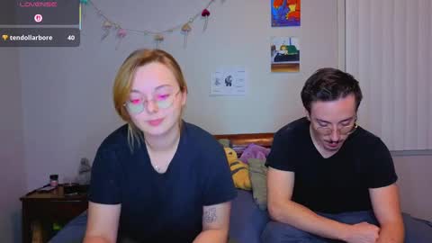 Snapshot of mamiclouds chatting on 10/01/25, 01:11 MamiCloudz online show from 10/01/25, 01:11